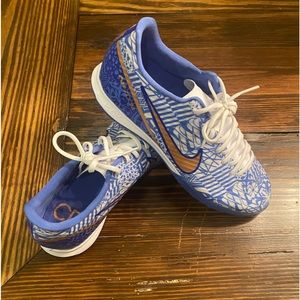 Nike Mercurial Vapor indoor futsol/soccer clear size 7.